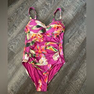 Nip Tuck Multifit Cup Joanne One-Piece Swimsuit- Size 6